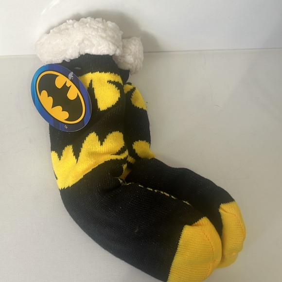 Batman Bundle -Hat, Slippers and Action Figure - Picture 6 of 11